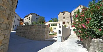 Ibella Boutique Rooms Split Bed & Breakfast